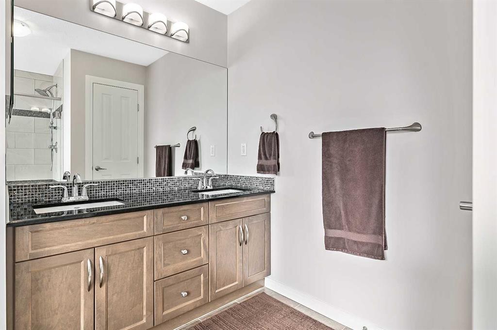 6 Drake Landing Loop, Okotoks, AB - Indoor Photo Showing Bathroom