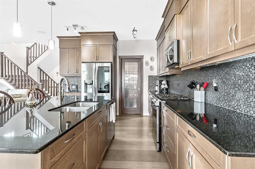 6 Drake Landing Loop, Okotoks, AB - Indoor Photo Showing Kitchen With Double Sink With Upgraded Kitchen