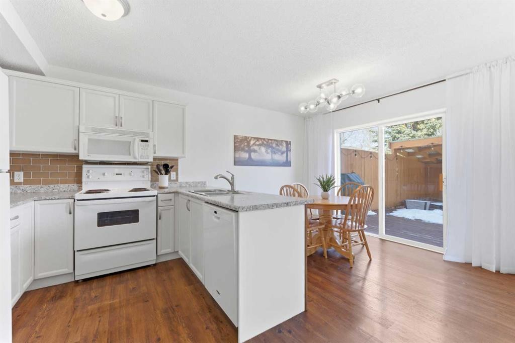 84 Mt Apex Green Se, Calgary, AB - Indoor Photo Showing Kitchen