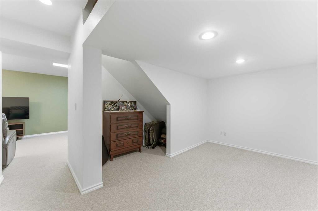 84 Mt Apex Green Se, Calgary, AB - Indoor Photo Showing Other Room