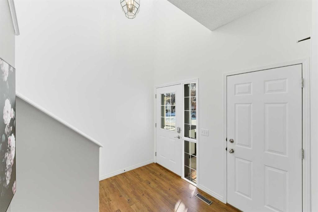 84 Mt Apex Green Se, Calgary, AB - Indoor Photo Showing Other Room