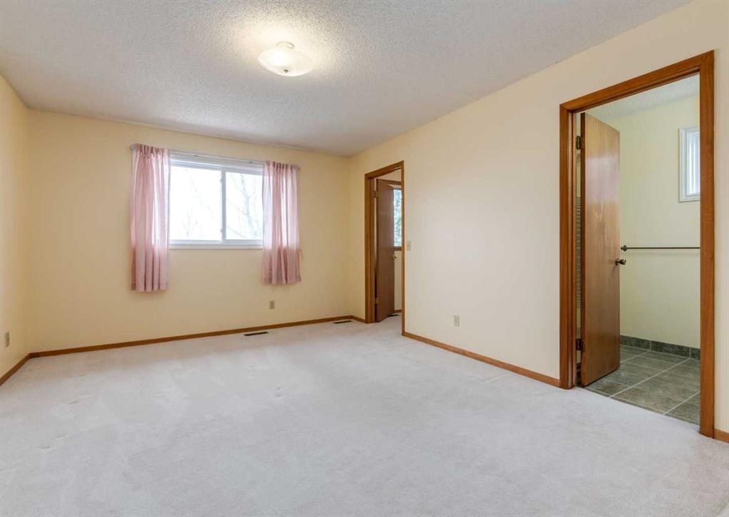 60 Macewan Glen Drive Nw, Calgary, AB - Indoor Photo Showing Other Room