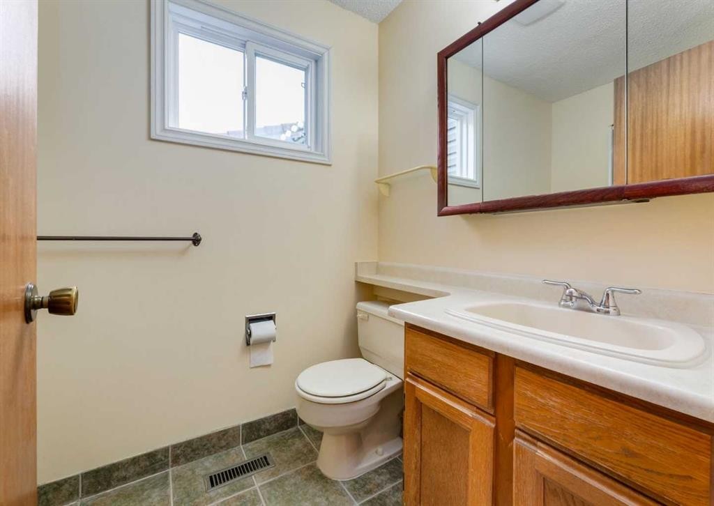 60 Macewan Glen Drive Nw, Calgary, AB - Indoor Photo Showing Bathroom