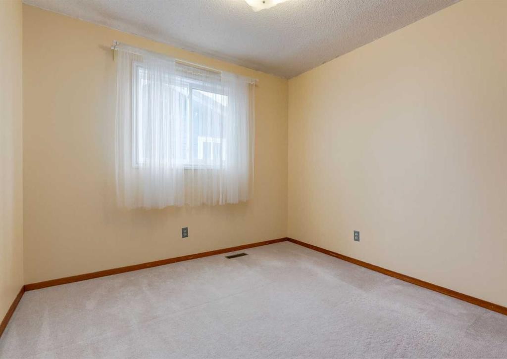 60 Macewan Glen Drive Nw, Calgary, AB - Indoor Photo Showing Other Room