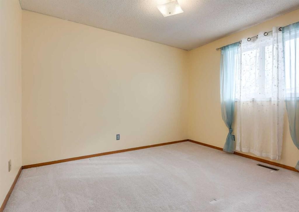 60 Macewan Glen Drive Nw, Calgary, AB - Indoor Photo Showing Other Room