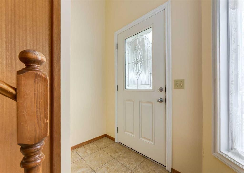 60 Macewan Glen Drive Nw, Calgary, AB - Indoor Photo Showing Other Room