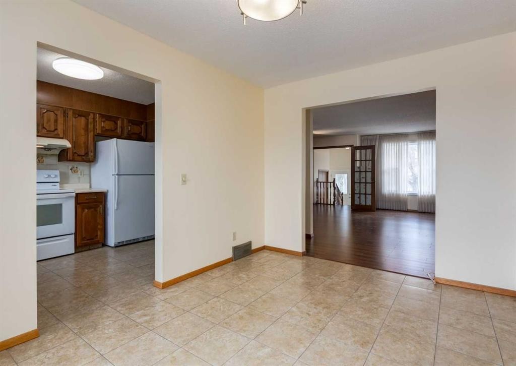60 Macewan Glen Drive Nw, Calgary, AB - Indoor Photo Showing Kitchen
