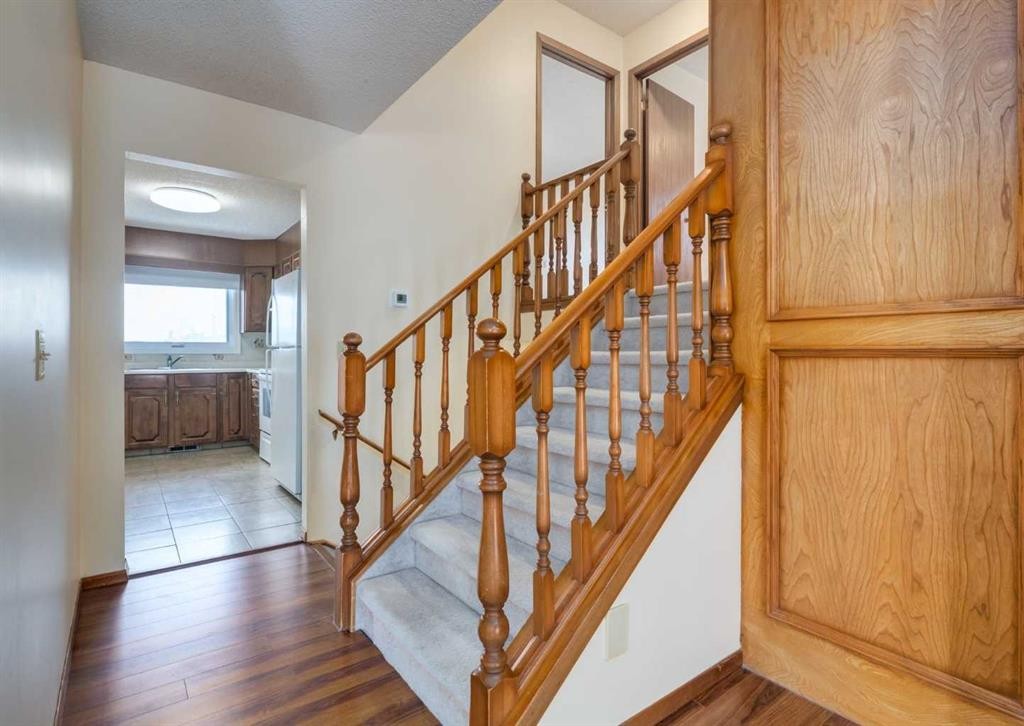 60 Macewan Glen Drive Nw, Calgary, AB - Indoor Photo Showing Other Room