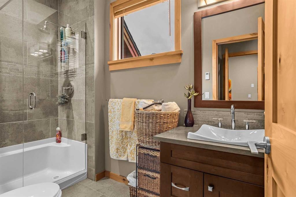 22 Streamside Lane, Canmore, AB - Indoor Photo Showing Bathroom