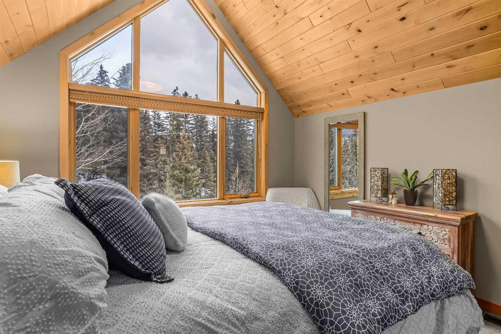 22 Streamside Lane, Canmore, AB - Indoor Photo Showing Bedroom