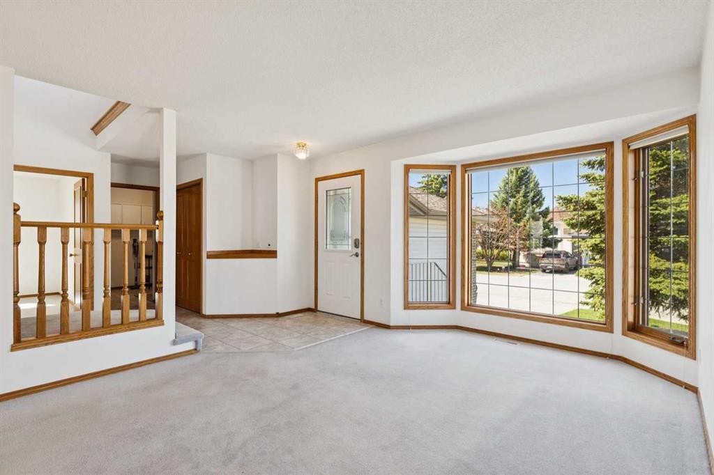 135 Sceptre Close Nw, Calgary, AB - Indoor Photo Showing Other Room