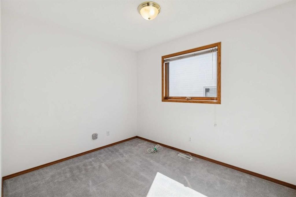 135 Sceptre Close Nw, Calgary, AB - Indoor Photo Showing Other Room