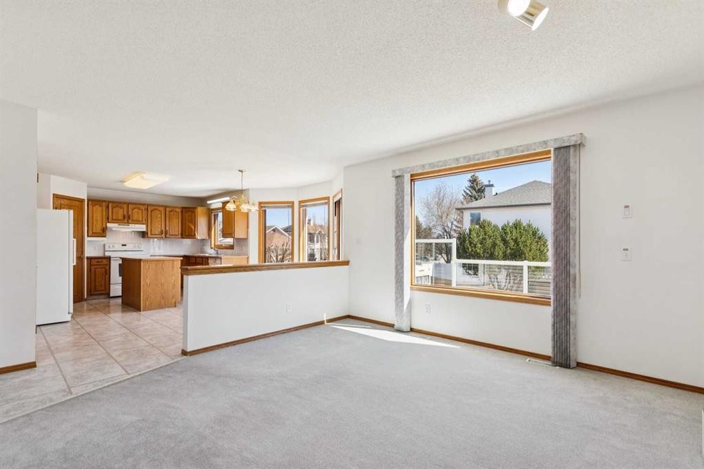 135 Sceptre Close Nw, Calgary, AB - Indoor Photo Showing Other Room