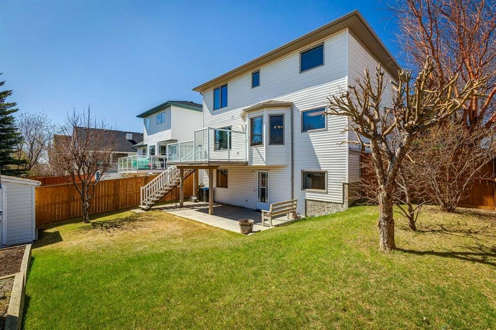 135 Sceptre Close Nw, Calgary, AB - Outdoor
