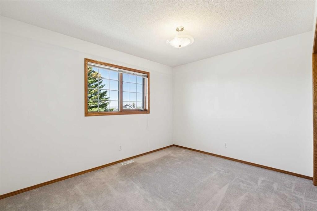 135 Sceptre Close Nw, Calgary, AB - Indoor Photo Showing Other Room