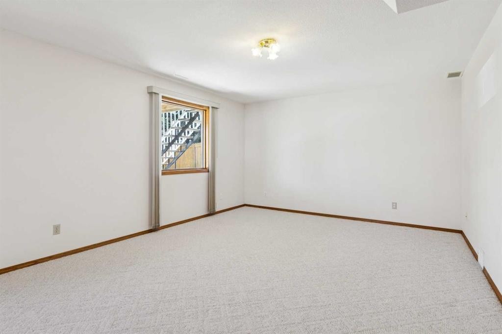 135 Sceptre Close Nw, Calgary, AB - Indoor Photo Showing Other Room