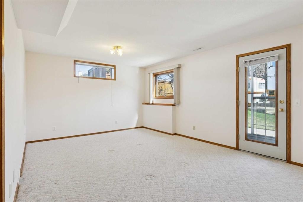 135 Sceptre Close Nw, Calgary, AB - Indoor Photo Showing Other Room
