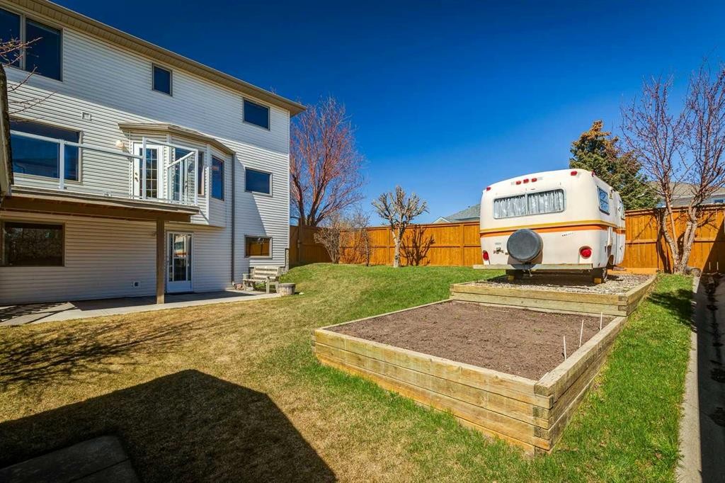 135 Sceptre Close Nw, Calgary, AB - Outdoor