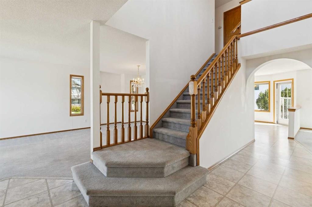 135 Sceptre Close Nw, Calgary, AB - Indoor Photo Showing Other Room
