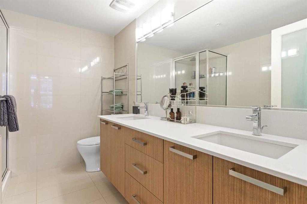 302-1029 15 Avenue Sw, Calgary, AB - Indoor Photo Showing Bathroom