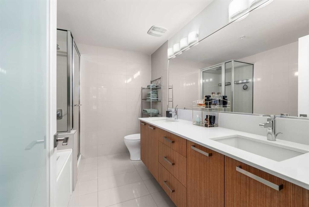 302-1029 15 Avenue Sw, Calgary, AB - Indoor Photo Showing Bathroom