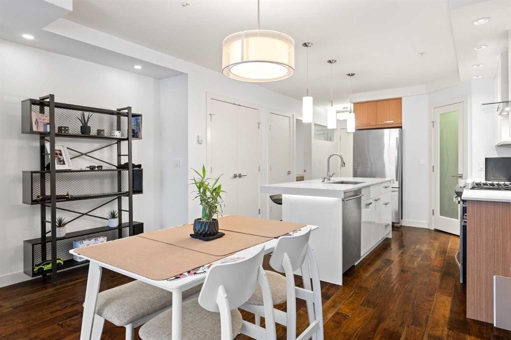 302-1029 15 Avenue Sw, Calgary, AB - Indoor Photo Showing Dining Room