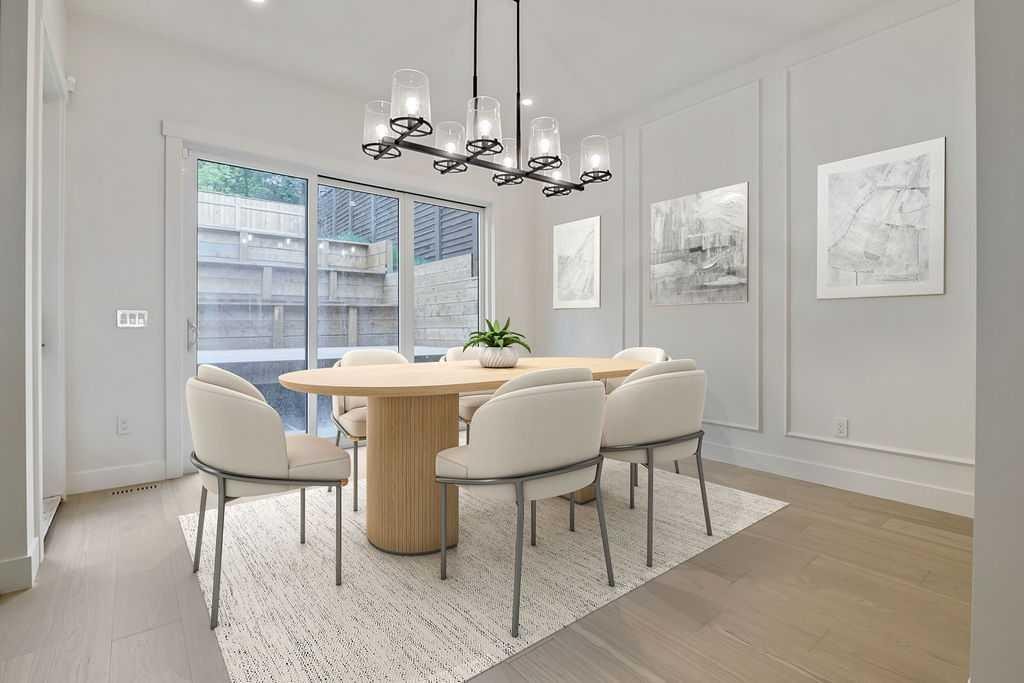 712 Bridge Crescent Ne, Calgary, AB - Indoor Photo Showing Dining Room