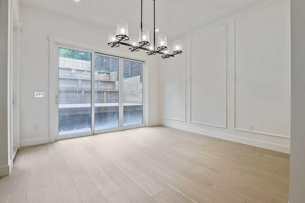 712 Bridge Crescent Ne, Calgary, AB - Indoor Photo Showing Other Room