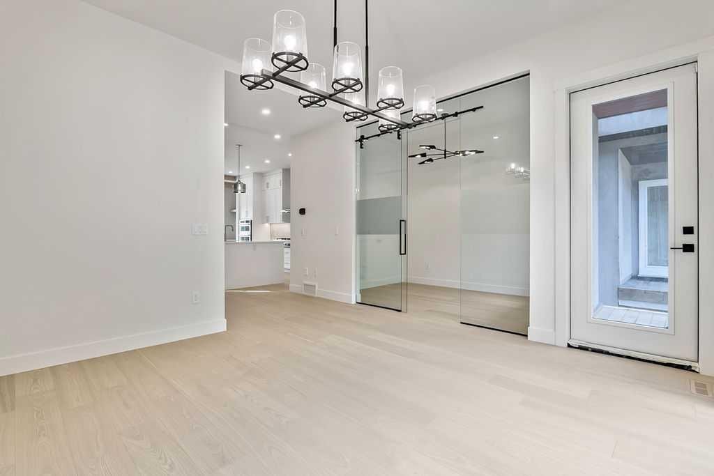 712 Bridge Crescent Ne, Calgary, AB - Indoor Photo Showing Other Room