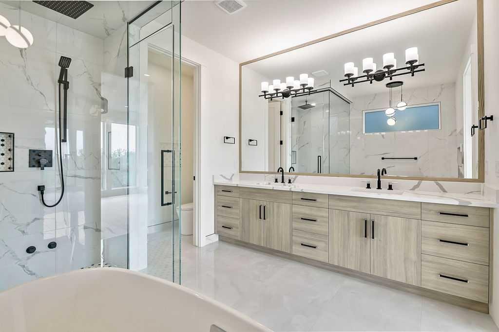 712 Bridge Crescent Ne, Calgary, AB - Indoor Photo Showing Bathroom