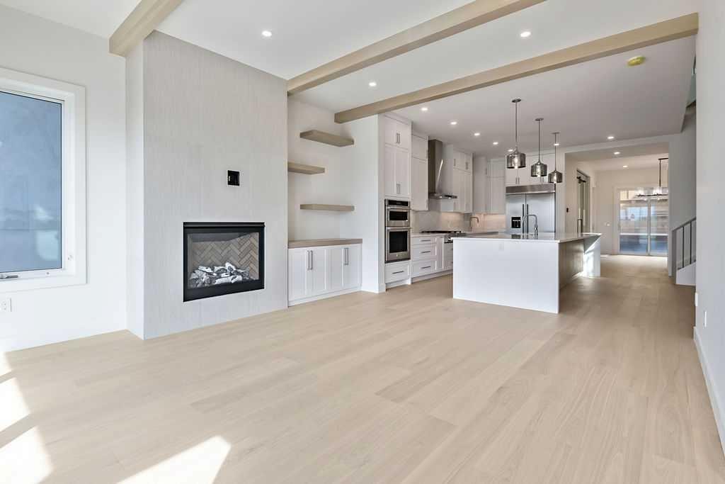 712 Bridge Crescent Ne, Calgary, AB - Indoor