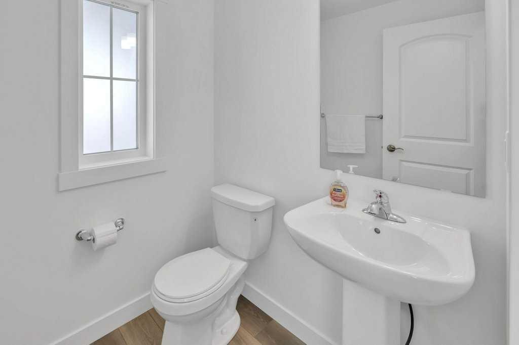 1115 Chinook Winds Circle Sw, Airdrie, AB - Indoor Photo Showing Bathroom