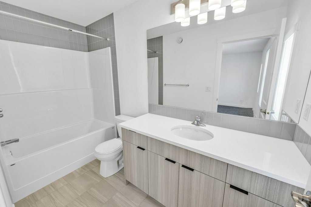 1115 Chinook Winds Circle Sw, Airdrie, AB - Indoor Photo Showing Bathroom