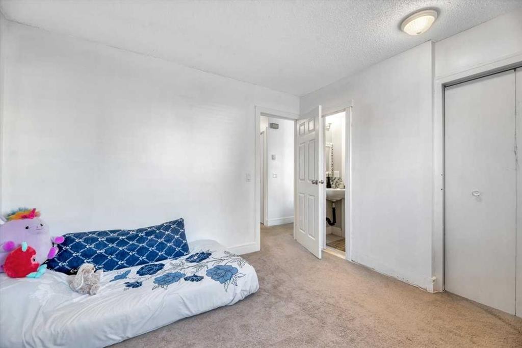 19 Castlepark Way Ne, Calgary, AB - Indoor Photo Showing Bedroom