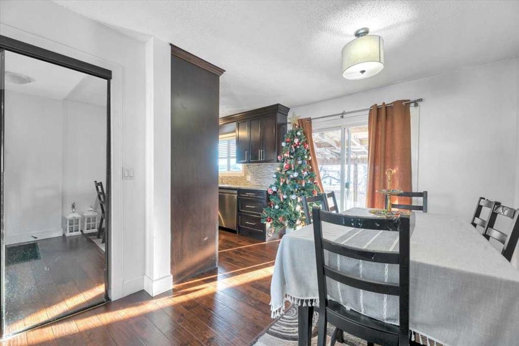 19 Castlepark Way Ne, Calgary, AB - Indoor Photo Showing Dining Room