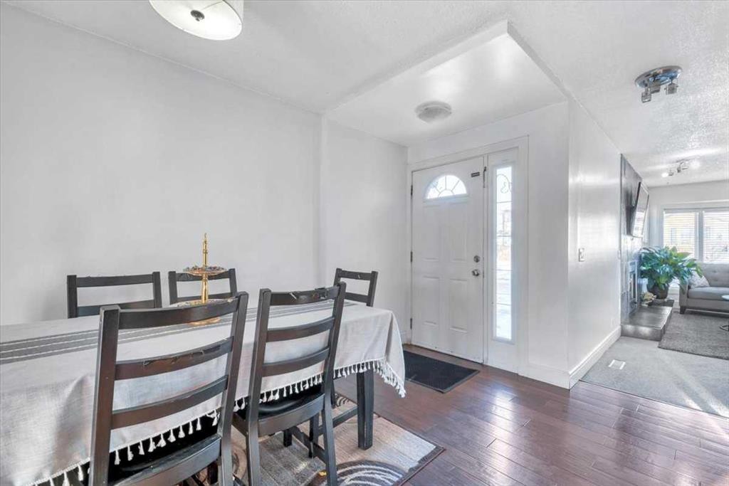 19 Castlepark Way Ne, Calgary, AB - Indoor Photo Showing Dining Room