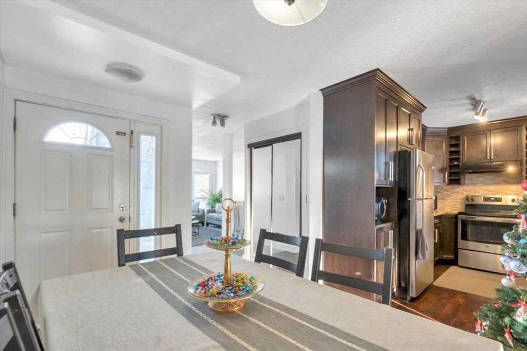 19 Castlepark Way Ne, Calgary, AB - Indoor Photo Showing Kitchen