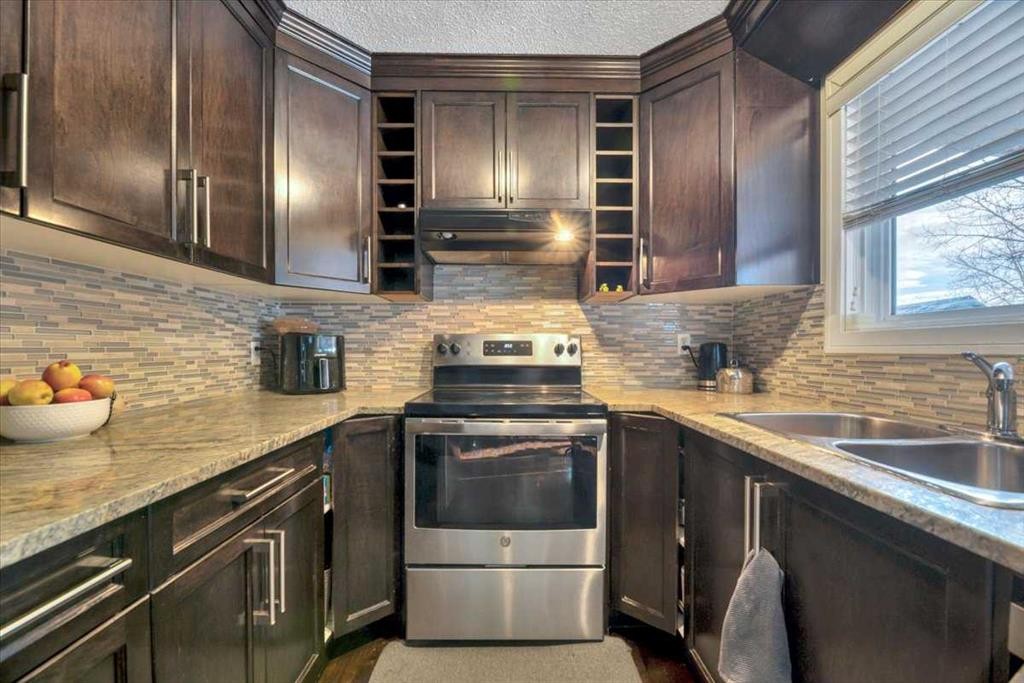 19 Castlepark Way Ne, Calgary, AB - Indoor Photo Showing Kitchen With Stainless Steel Kitchen With Double Sink With Upgraded Kitchen