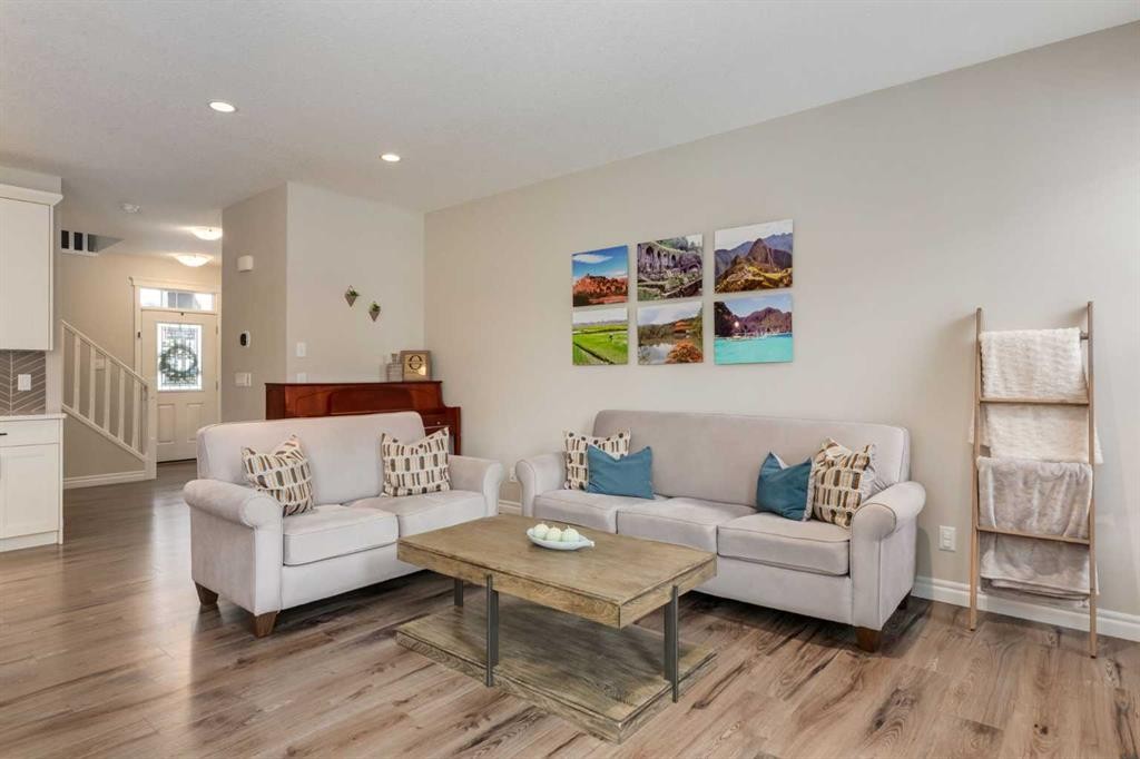 45 Nolanhurst Common Nw, Calgary, AB - Indoor Photo Showing Living Room