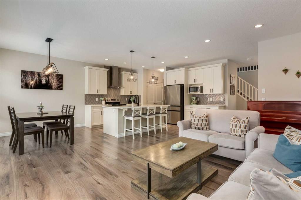 45 Nolanhurst Common Nw, Calgary, AB - Indoor Photo Showing Living Room