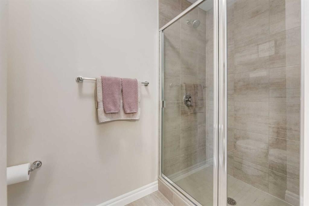 45 Nolanhurst Common Nw, Calgary, AB - Indoor Photo Showing Bathroom