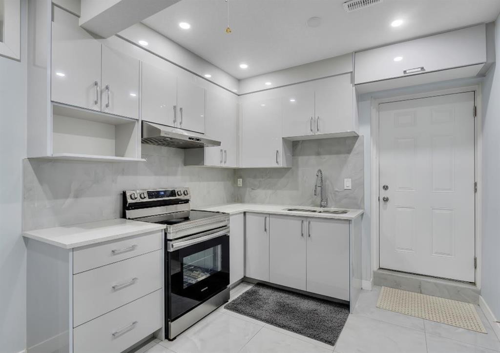188 Cornerstone Circle Ne, Calgary, AB - Indoor Photo Showing Kitchen