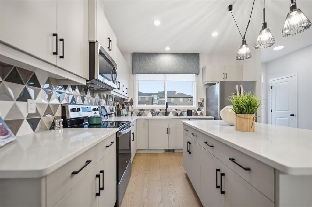 114 Wolf Creek Rise Se, Calgary, AB - Indoor Photo Showing Kitchen With Double Sink With Upgraded Kitchen