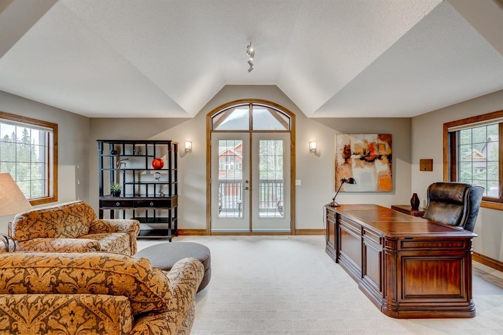 282 Miskow Close, Canmore, AB - Indoor Photo Showing Living Room