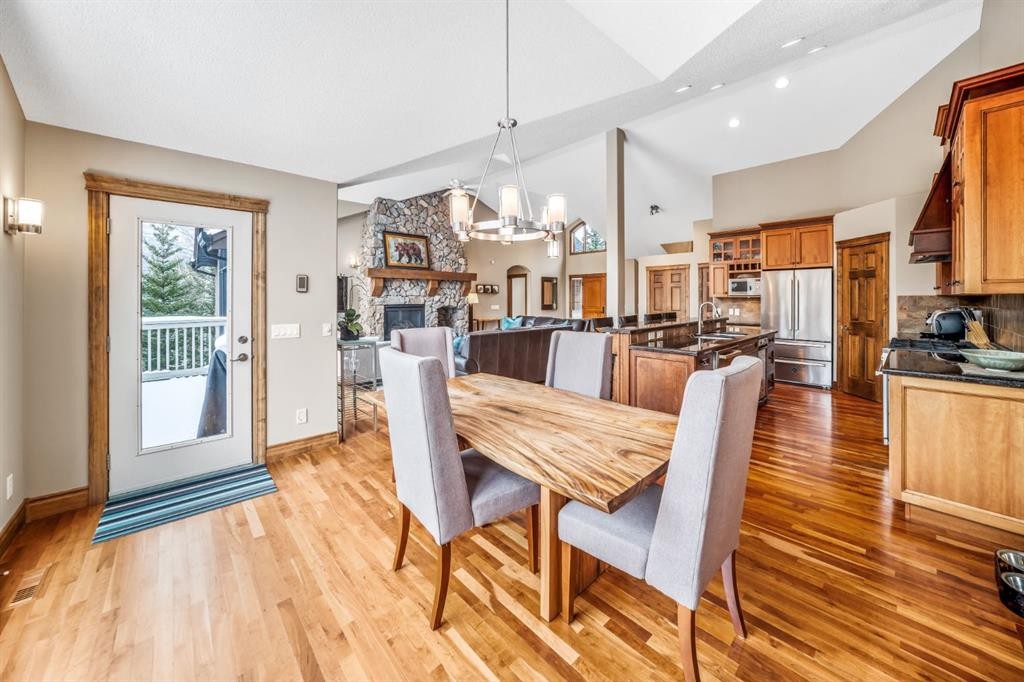 282 Miskow Close, Canmore, AB - Indoor Photo Showing Dining Room