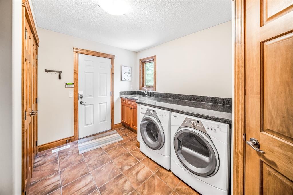 282 Miskow Close, Canmore, AB - Indoor Photo Showing Laundry Room