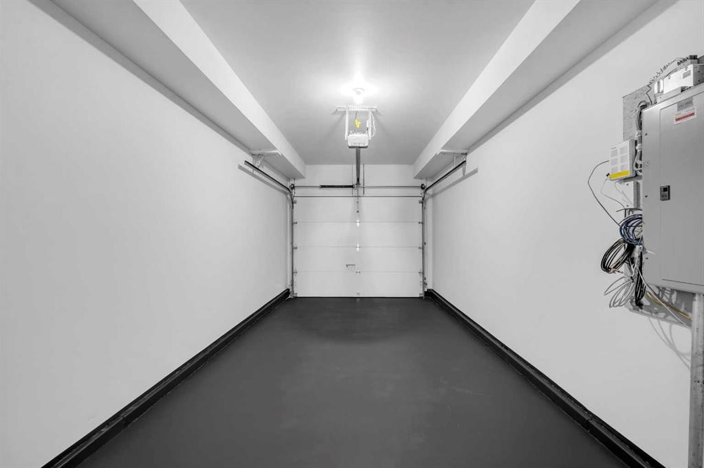 155 Savanna Walk Ne, Calgary, AB - Indoor Photo Showing Garage