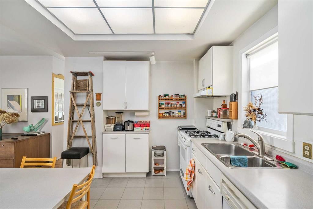 2003 2 Street Sw, Calgary, AB - Indoor Photo Showing Kitchen With Double Sink