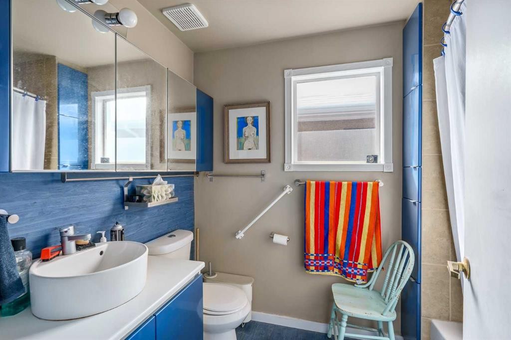 2003 2 Street Sw, Calgary, AB - Indoor Photo Showing Bathroom