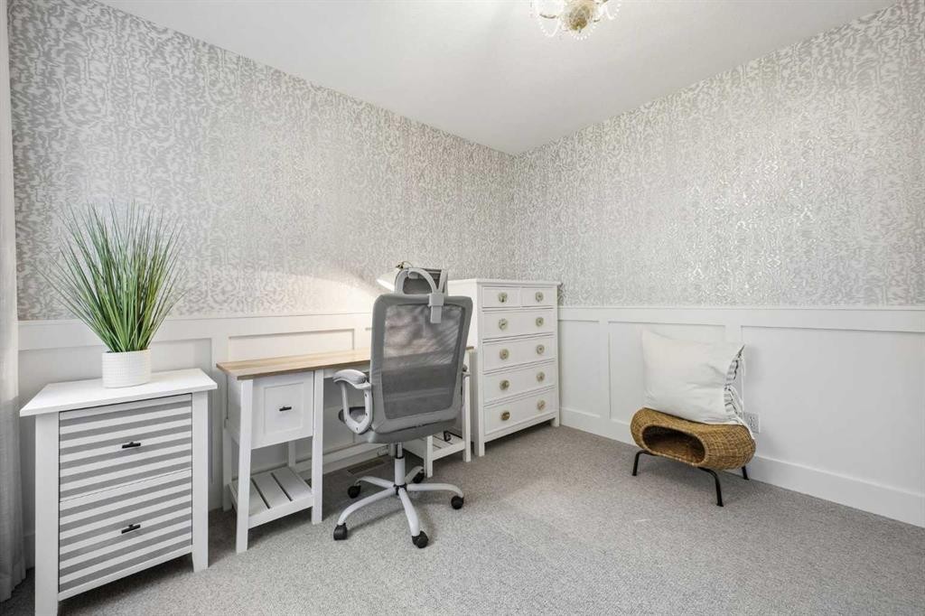 153 Cougarstone Common Sw, Calgary, AB - Indoor Photo Showing Other Room